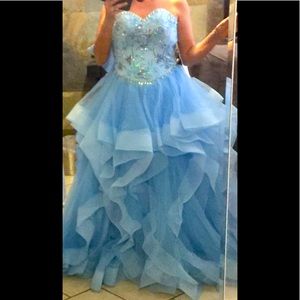 Absolutely Stunning Beautiful Engerla Gown 👸🏻